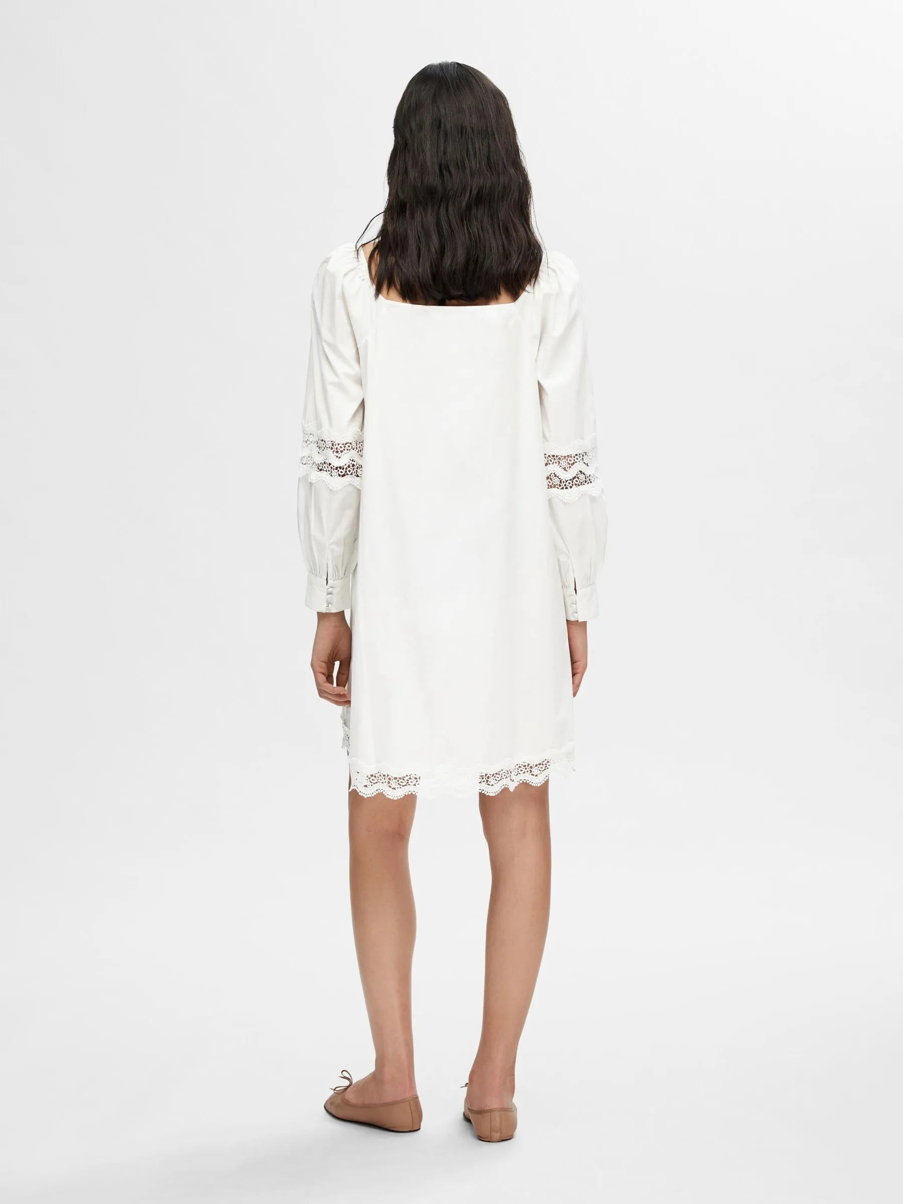 LANGÄRMELIGES SPITZEN MINIKLEID