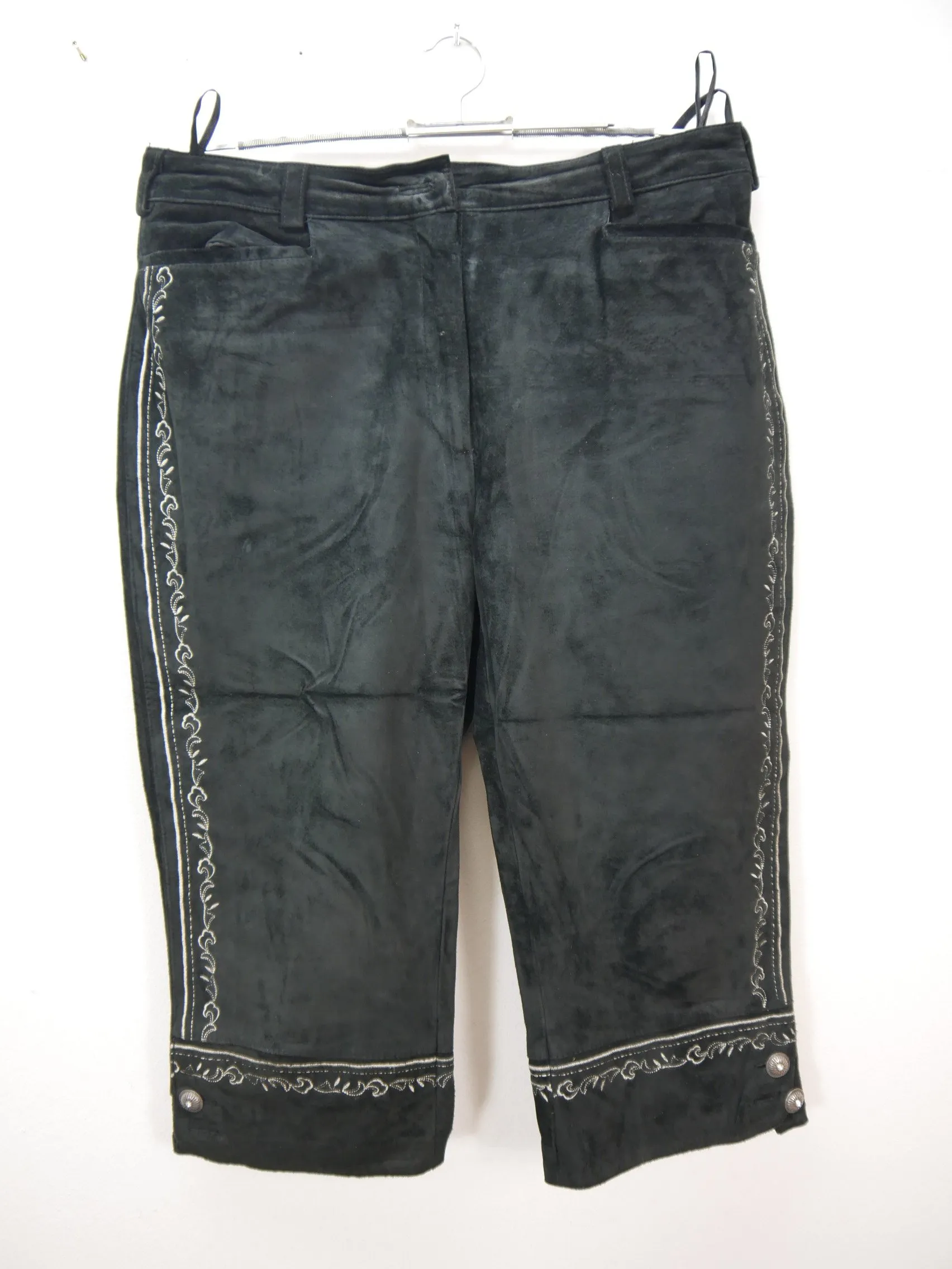 Leichte Landhaus Lederhose mit Stickerei Top Zustand Kniebund schwarz Gr.50