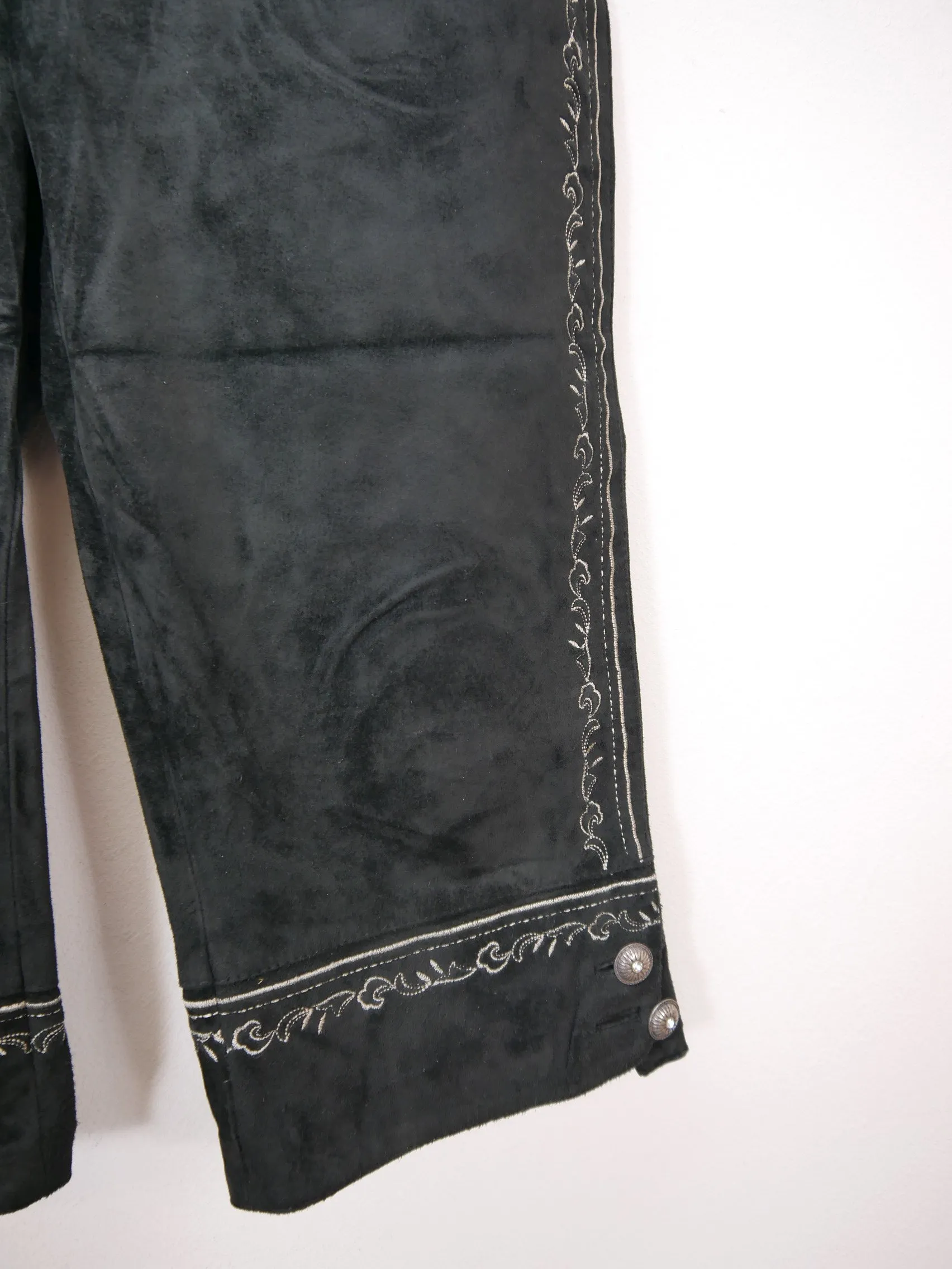 Leichte Landhaus Lederhose mit Stickerei Top Zustand Kniebund schwarz Gr.50