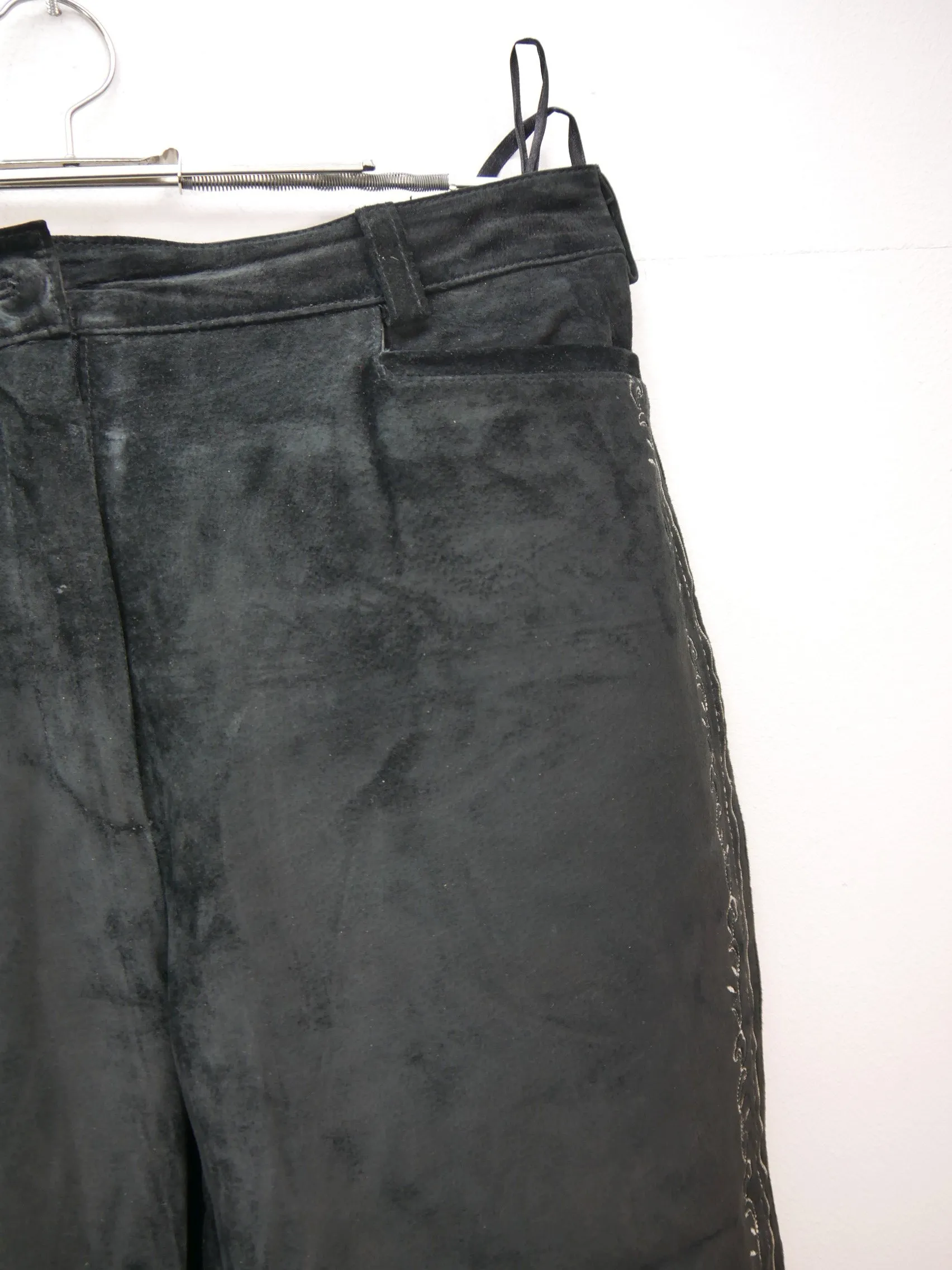 Leichte Landhaus Lederhose mit Stickerei Top Zustand Kniebund schwarz Gr.50
